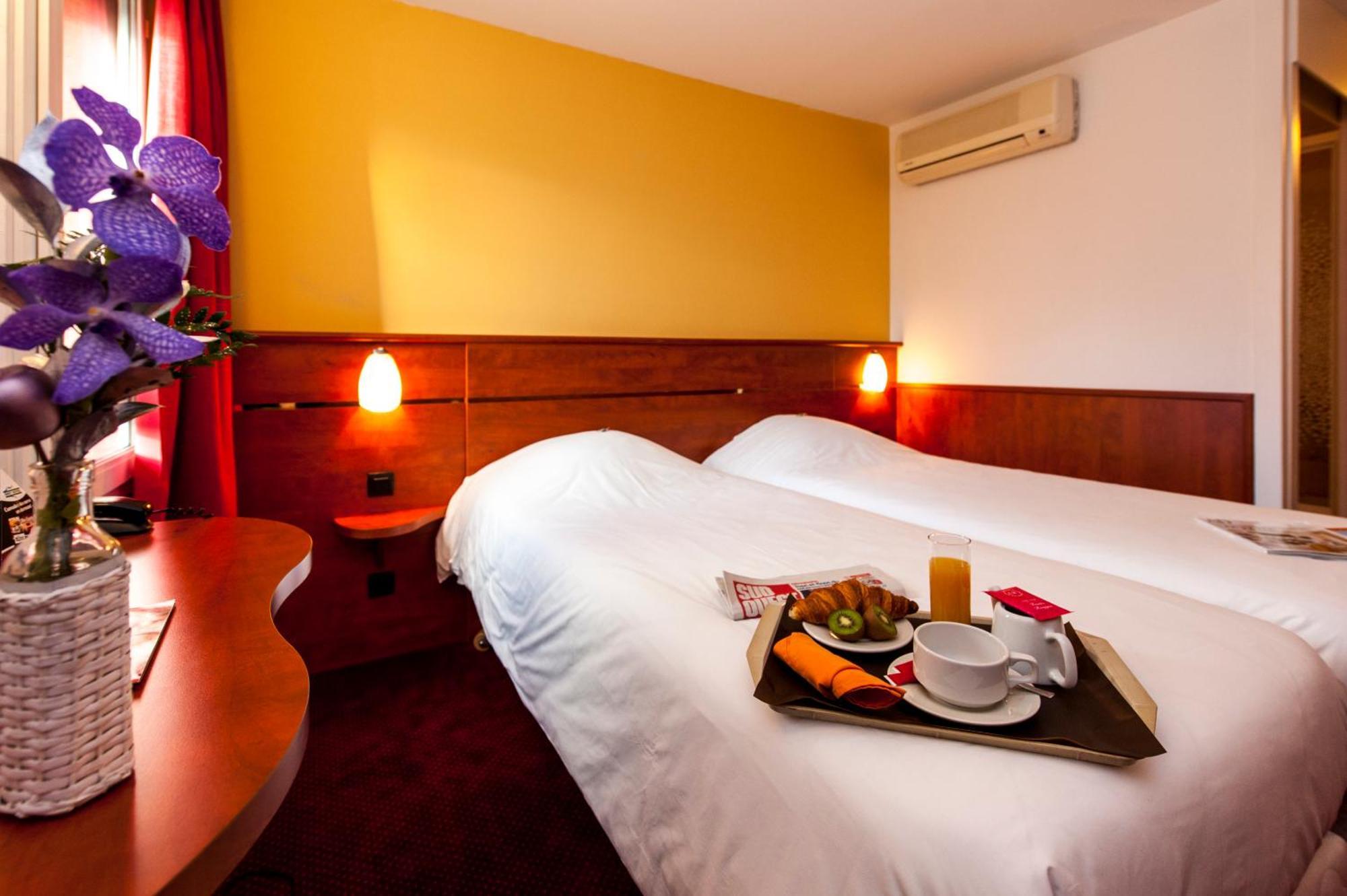 Brit Hotel Agen - L'Aquitaine Le Passage  Buitenkant foto