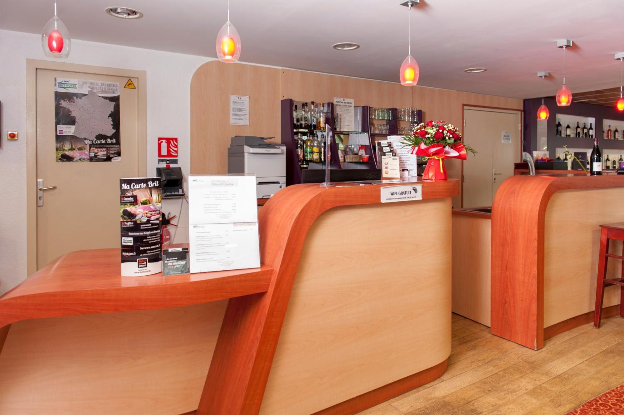 Brit Hotel Agen - L'Aquitaine Le Passage  Buitenkant foto
